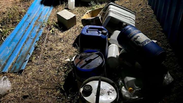 या संदर्भात कारंजा आणी वर्धा पोलिसांना माहिती नसल्याचं त्यांनी सांगितलं आहे. वर्धा जिल्ह्यातील कारंजा (घाडगे) या ठिकाणी सुरू असलेला ड्रग्स कारखाना महसूल गुप्तचर संचालनालयाने उद्धवस्त केला,