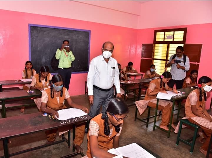 பள்ளிகளில் அரையாண்டுத் தேர்வு ஆரம்பம்; வினாத்தாளை புகைப்படம் எடுக்கத்தடை- விடுமுறை எப்போது?