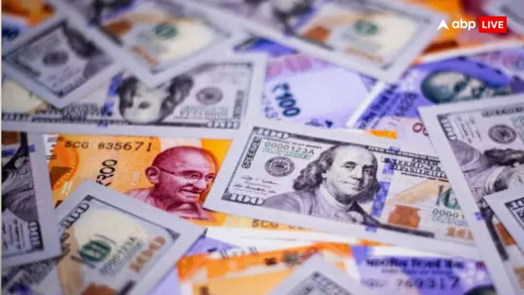 इस साल रुपये में 4.9% की गिरावट के बाद एक्शन में RBI, हर मिनट बेचे जा रहे 100 मिलियन डॉलर! This year rupee falls four point nine percent RBI interference 100 million dollar sell every minute इस साल रुपये में 4.9% की गिरावट के बाद एक्शन में RBI, हर मिनट बेचे जा रहे 100 मिलियन डॉलर!