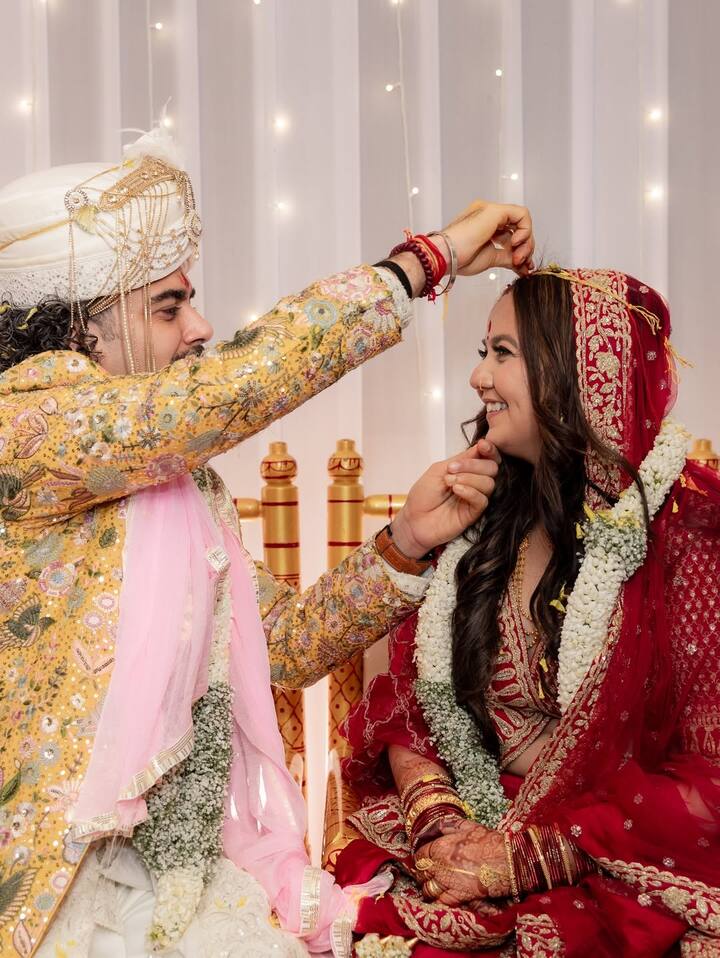 फैंस से लेकर सेलेब्स तक रूपल त्यागी को बधाई देने में लगे हुए हैं. एक्ट्रेस ने अपनी शादी को काफी प्राइवेट रखा था.