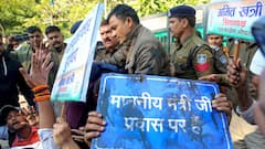 MP: मंत्री प्रतिमा बागरी के इस्तीफे की मांग तेज, कांग्रेस नेताओं ने नेम प्लेट पर पोती कालिख