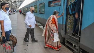 Railways: સીનિયર સિટીજનને ટ્રેનમાં મળે છે આ ખાસ સુવિધા, આજે જ તેના વિશે જાણી લો