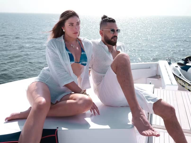 युवराज सिंहसोबत यॉटवर हॉट फोटोशूट; 'त्या' अभिनेत्रीसोबतच्या व्हायरल बोल्ड PHOTOs नी इंटरनेट हादरलं