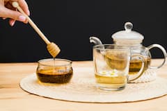 ગરમ પાણીમાં મધ: રોજ સવારે આ પીવાથી શરીરને મળશે 10 જબરદસ્ત ફાયદા! જાણો ચમત્કારિક લાભો!