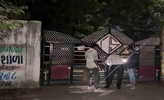 Gujarat: अहमदाबाद में बड़ी कार्रवाई! ये परमिशन न होने पर 13 स्कूलों को MMC ने कर दिया सील
