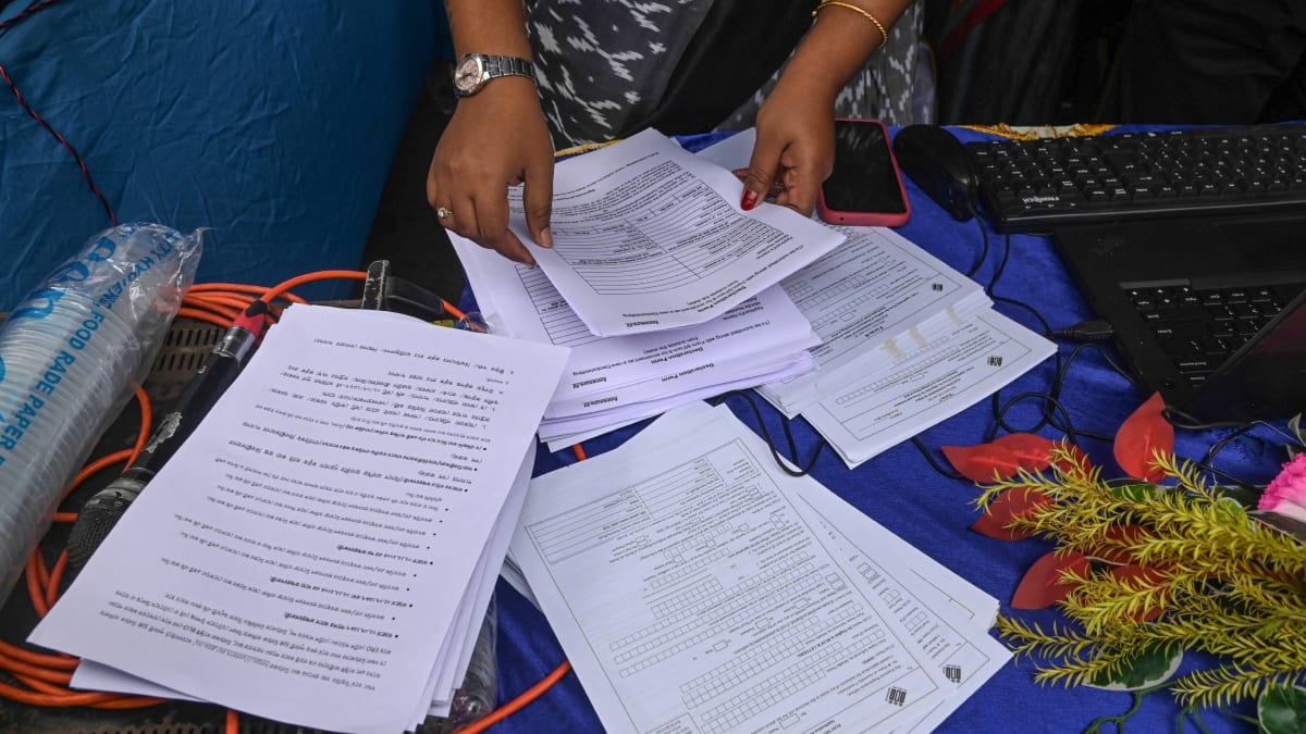 SIR के मामले में यूपी से आगे पश्चिम बंगाल, जानें आंकड़ा, 11 दिसंबर आखिरी दिन