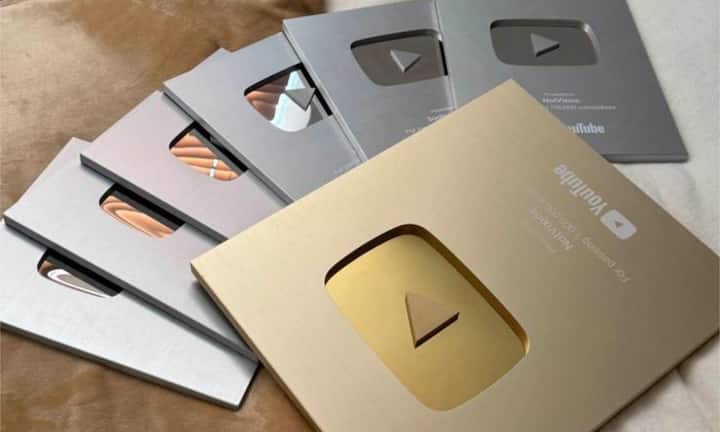 वहीं भारत में यूट्यूब से हुई कमाई पर इनकम टैक्स लागू होते हैं. इसमें 2.5 लाख तक की कमाई करने वालों पर टैक्स नहीं लगाया जाता है. जबकि 2.5 से 5 लाख तक की कमाई करने वाले पर 5 प्रतिशत टैक्स, 5 से 10 लाख तक की कमाई करने वाले पर 20 प्रतिशत टैक्स और 10 लाख से ऊपर कमाई करने पर 30 प्रतिशत टैक्स लगाया जाता है.