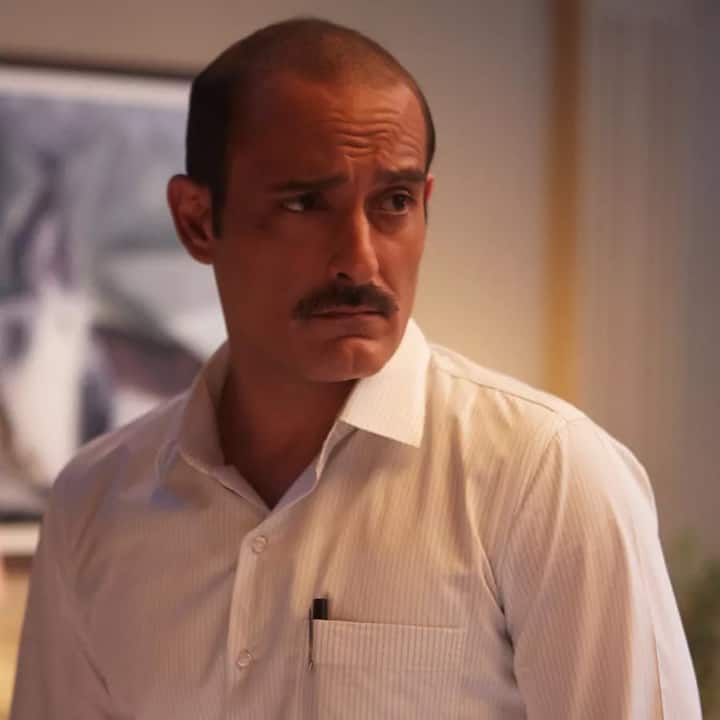 व्यूअम 2- ये फिल्म 18 मार्च 2022 को रिलीज हुई। इस फिल्म ने सीरीज डे पर 15.38 करोड़ की कमाई की। और बात करे लाइफटाइम इफेक्टिव की तो 240 करोड़ तक पहुंच रही है।स्क्रीनम 2 अक्षय खन्ना की सबसे बेहतरीन फिल्मों में से एक है। फिल्म में उन्होंने आईजी तारा गैटनडे का रोल निभाया जो बेहद इंट्रेस्टिंग है। अजय देवगन के साथ स्क्रीन पर उनके क्लैश और माइंड गेम्स ने ऑडियन्स की पूरी तरह से जोड़ी बनाई है।