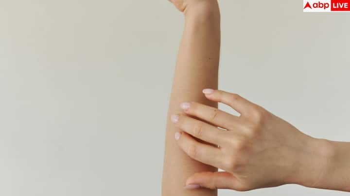 Pinterest की रिपोर्ट बताती है कि स्किन-केयर ड्रिंक से जुड़े सर्च में 176 प्रतिशत तक की बढ़ोतरी हुई है. यानी लोग अब सीरम, क्रीम और मास्क से आगे बढ़कर सीधे जूस और शॉट्स से ग्लो पाने की कोशिश कर रहे हैं. यह ट्रेंड बेहद तेज़ी से बढ़ रहा है.