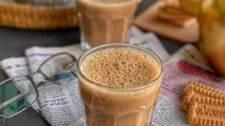 ચામાં રહેલું કેફીન એસિડિટી વધારે છે. બિસ્કિટમાં રહેલા રિફાઇન્ડ લોટ અને ખાંડ એસિડિટીમાં વધારો કરે છે.