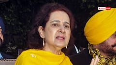 नवजोत कौर बोलीं, 'हमेशा कांग्रेस के साथ रहेंगे, पंजाब जीतकर गांधी परिवार को गिफ्ट देंगे''