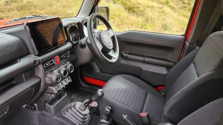 ऑफर्स भी एक बड़ा फायदा दिला सकते हैं. कैश डिस्काउंट, एक्सचेंज बोनस, कॉर्पोरेट बेनिफिट या फेस्टिव ऑफर आपकी कुल लागत को काफी कम कर देते हैं. कई लोग सिर्फ इसलिए ज्यादा चुका देते हैं क्योंकि उन्होंने उपलब्ध ऑफर्स के बारे में पूछा ही नहीं. इसलिए खरीदने से पहले हर चल रहे ऑफर की जानकारी जरूर लें.