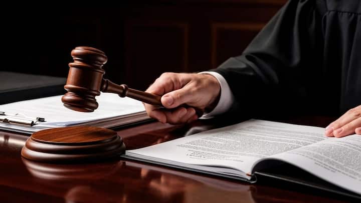 यह अधिकार सीधे नाती-नतिनी को नहीं मिलता. अब सवाल आता है कि अगर परिवार में सिर्फ एक ही लड़की है यानी सिंगल गर्ल चाइल्ड है तो क्या उसे और उसके बच्चों को कोई एक्सट्रा अधिकार मिल जाता है. कानून यहां भी कोई विशेष छूट नहीं देता.