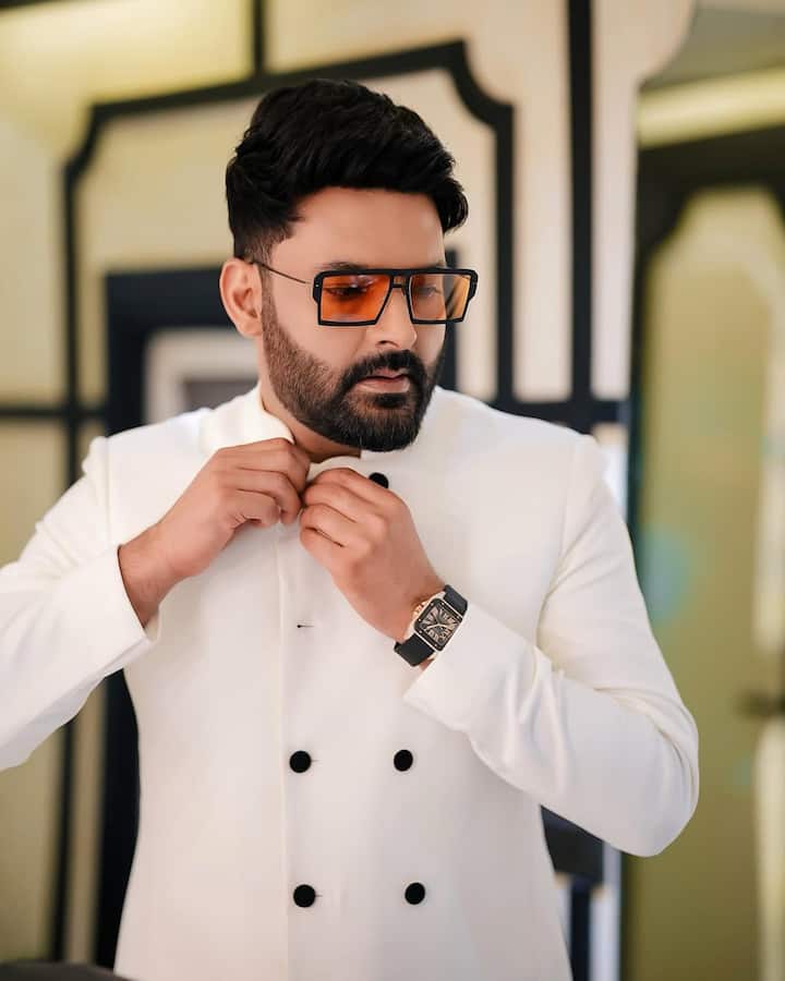 While in some reports he got B.C.A. Has been described as a student of. Actually, at that time Kapil was managing studies, theater and family responsibilities simultaneously, hence the information is a bit mixed.