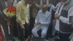 Sharad Pawar: वाढदिवसाच्या दोन दिवस आधीच दिल्लीत सेलिब्रेशन; काल स्नेहभोजन, आज शरद पवारांनी केक कापला, निलेश लंकेंना पहिला भरवला, PHOTO