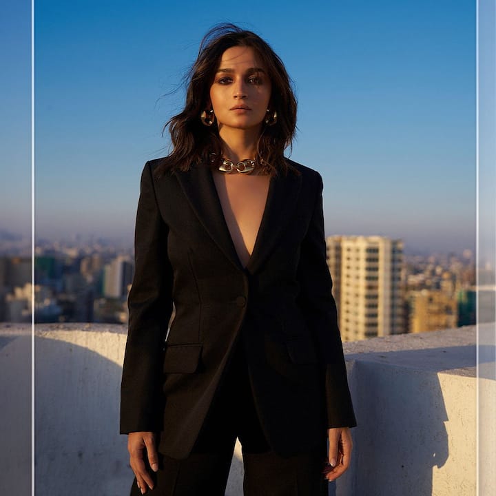 उनकी दो बड़ी फिल्में 'लव एंड वॉर' और 'अल्फा' अगले साल रिलीज होने वाली हैं, जिसमें आलिया को एक बार फिर से रिलीज होने की उम्मीद है, जो एक बार फिर से दर्शकों को अपनी ओर आकर्षित करेगी।