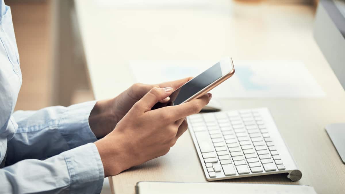 क्या आपके पास भी आया है 127000 नंबर से SMS? जानिये कौन भेज रहा ये मैसेज और क्या करना होगा?