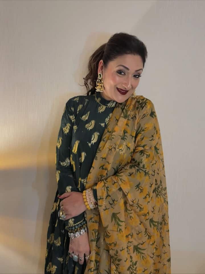 सुनीता ने कहा कि अगर आज वो होती तो उनकी दो बेटियां होतीं. 2 बेटी और एक बेटा होता. वो प्रीमैच्योर पैदा हो गई थी, 8वें महीने में उसका जन्म हुआ था. क्योंकि, उस दौरान सुनीता अपने पति गोविंदा के संग ज्यादा ट्रैवल करती थी.