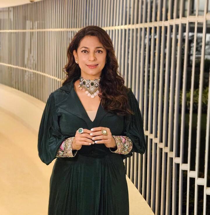 जूही चावला ने अपने करियर में एक से बढ़कर एक फिल्में दी हैं मगर अब वो लंबे समय से इंडस्ट्री से दूर हैं.