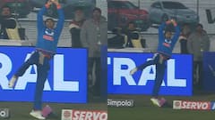 शुभमन गिल ने बाउंड्री पार नहीं जाने दी गेंद, उछलकर अंदर फेंकी बॉल, फिर अंपायर ने क्यों दिया सिक्स? जानें नियम