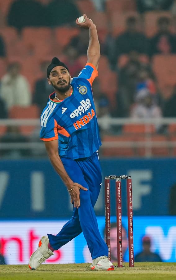 ভারতের কেউ কখনও যা করেননি! লজ্জার রেকর্ড গড়লেন অর্শদীপ