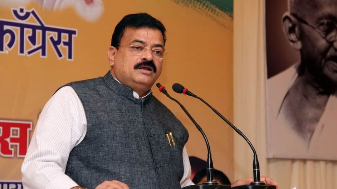 Winter Session: अतिवृष्टीवर चर्चा असताना दुग्ध, कृषी, महसूल मंत्र्यांची विधानभवनात चक्क दांडी! भास्कर जाधवांचा सडकून प्रहार, भाजप आमदारांची सुद्धा नाराजी maharashtra winter session issue of excessive rainfall discussed ministers absent bhaskar jadhav launched a scathing attack. Winter Session: अतिवृष्टीवर चर्चा असताना दुग्ध, कृषी, महसूल मंत्र्यांची विधानभवनात चक्क दांडी! भास्कर जाधवांचा सडकून प्रहार, भाजप आमदारांची सुद्धा नाराजी