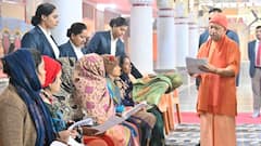 फरियादियों पर नरम और अपराधियों पर सख्त दिखें CM योगी, जनता दर्शन में सुनीं लोगों की समस्याएं