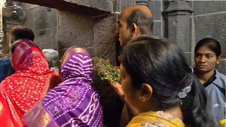 जास्तीत जास्त भाविकांना कमीत कमी वेळेत दर्शन देण्यासाठी देवाच्या पाद्यपूजा देखील 10 दिवसांच्या या कालावधीमध्ये बंद ठेवण्याचा निर्णय समितीकडून घेण्यात आला आहे.