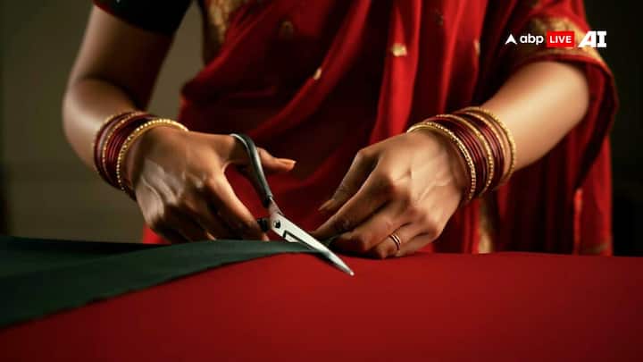 शास्त्रों में रात के समय दही खाने, नाखून काटने, बाल काटने, कपड़े सिलने जैसे कई कार्य वर्जित माने जाते हैं. हालांकि ये नियम स्त्री-पुरुष दोनों के लिए हैं. लेकिन कुछ ऐसे कार्य हैं, जोकि खासकर रात मे सोने से पहले महिलाओं को नहीं करने चाहिए.