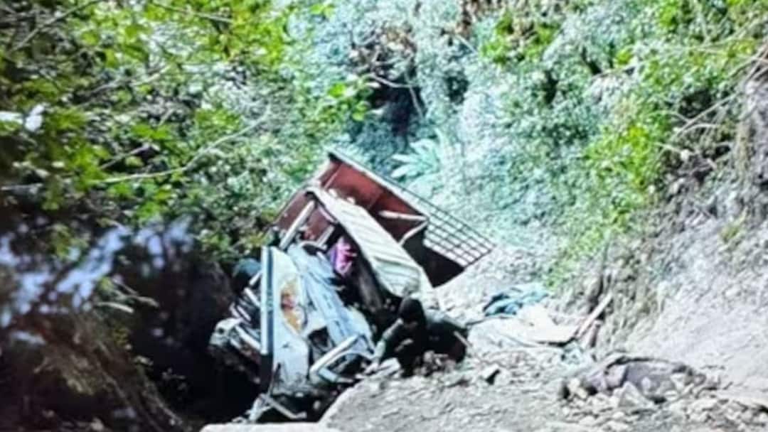 Lorry Accident: அய்யய்யோ.. மலைப்பாதையில் உருண்ட லாரி.. 22 பேர் பரிதாபமாக பலி!