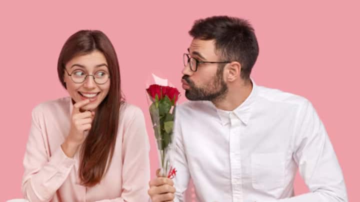 তবে সমীক্ষায় দেখা গিয়েছে, অফিসে প্রেমে এগিয়ে রয়েছেন পুরুষরাই। ৫১ শতাংশ পুরুষ অফিসে প্রেম করার কথা জানিয়েছেন। ৩৬ শতাংশ মহিলাই অফিসে কারও সঙ্গে সম্পর্কে জড়িয়েছেন।