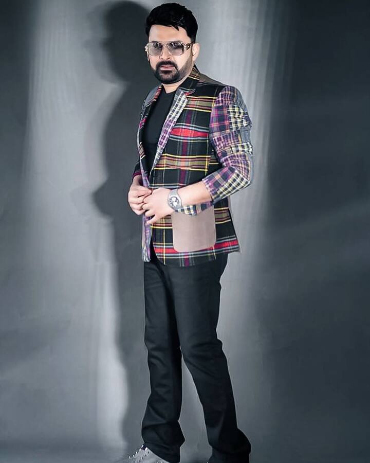During Hindu College, Kapil participated in many youth festivals and won awards in both acting and singing. Despite financial problems, he never let his talent lag behind. After some time, Kapil also joined Apeejay College of Fine Arts, Jalandhar, where his theater became stronger. Here he not only acted himself but also gave theater training to the students. To earn a little so that we can support the family.
