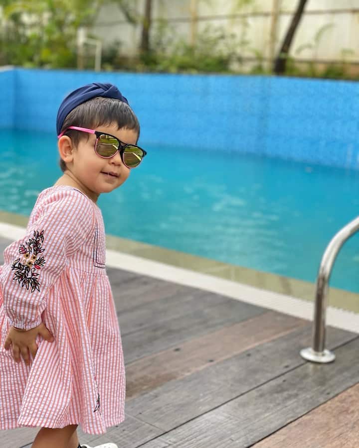 Kapil has told many times in shows and interviews that his life changed completely with the arrival of his daughter. He had said that 'When I come back home and Anayra comes running, the happiness of that moment is no less than a big blockbuster.' This proves that even though Kapil is busy with shooting, shows and films, his heart always remains with the girls.