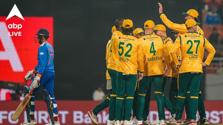 যদিও গৌতম গম্ভীর কোচ হিসাবে দায়িত্ব নেওয়ার পর শুভমন গিলকে টি-২০ দলেও ফিরিয়েছেন। এবং সেটা বড় দায়িত্ব দিয়ে।