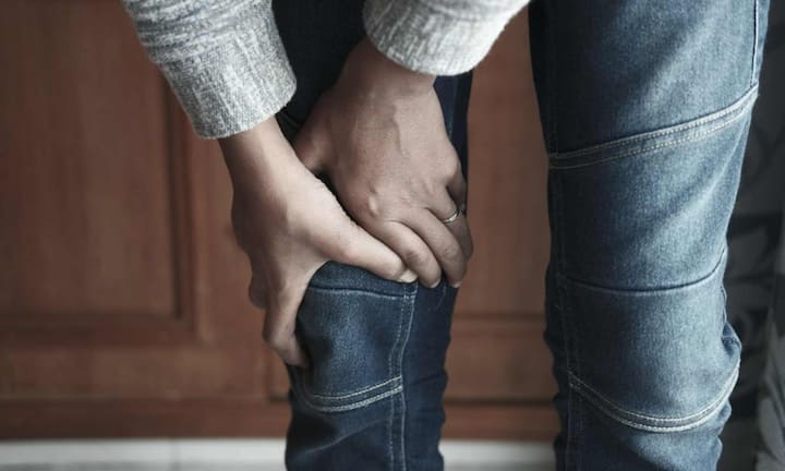 కీళ్లు, బిగుసుకున్న కండరాలతో అకస్మాత్తుగా వ్యాయామం చేయడం గాయానికి ప్రధాన కారణం. నిపుణుల అభిప్రాయం ప్రకారం కొన్ని నిమిషాల వార్మ్-అప్ కీళ్లను ఎక్కువ కాలం సురక్షితంగా ఉంచుతుంది.