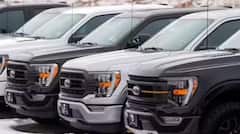 ਇਨ੍ਹਾਂ ਕਾਰਾਂ 'ਤੇ ਲੱਖਾਂ ਰੁਪਏ ਦਾ ਮਿਲ ਰਿਹਾ ਡਿਸਕਾਊਂਟ, ਸਾਲ ਦੇ ਅੰਤ 'ਚ ਸਸਤੀ ਡੀਲ ਦਾ ਸੁਨਿਹਰੀ ਮੌਕਾ; ਖਰੀਦਣ ਵਾਲਿਆਂ ਦੀ ਲੱਗੀ ਕਤਾਰ... 