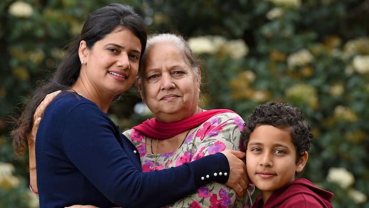 यह अधिकार तभी मिलता है जब माता-पिता कोई वसीयत न करके संपत्ति छोड़ जाते हैं. बिना वसीयत के बेटी लीगल उत्तराधिकारी बनती है और संपत्ति बराबर बंटती है. अगर नाना नानी चाहें कि उनकी संपत्ति सीधे नाती नतिनी को मिले. तो इसके लिए उन्हें वसीयत बनानी होगी.