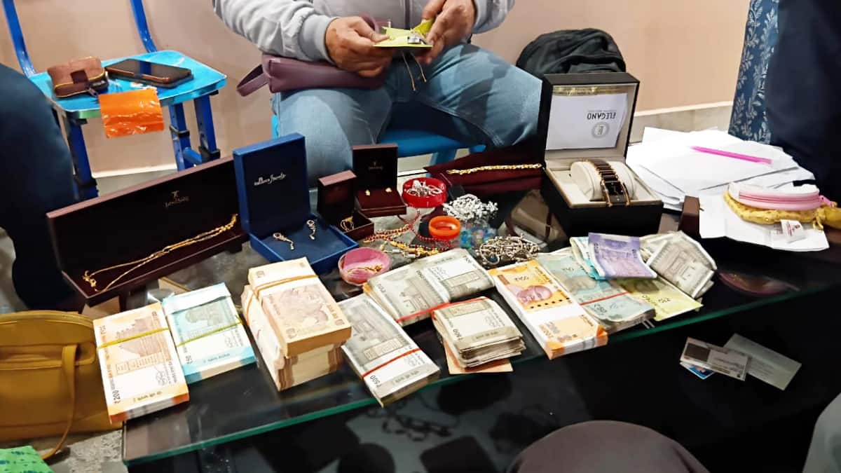 बिहार: भ्रष्ट पदाधिकारी पर EOU का शिकंजा, भवेश सिंह के 6 ठिकानों पर एक साथ रेड