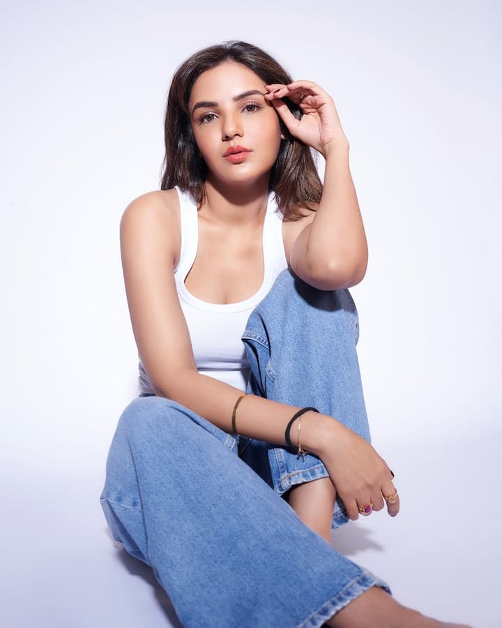 2 से 3 चम्मच बीटरूट का जूस, 1 चम्मच चावल का आटा (राइस फ्लोर) और 1 चम्मच दही इन तीनों चीजों को मिक्स कर एक गाढ़ा पेस्ट तैयार कर लें.