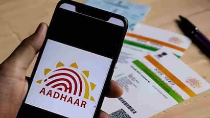 આજે આધાર કાર્ડ હવે ફક્ત ઓળખ કાર્ડ નથી રહ્યું, પરંતુ બેન્કિંગ, KYC, સરકારી યોજનાઓ અને અન્ય ઘણી આવશ્યક સેવાઓ માટે એક મહત્વપૂર્ણ દસ્તાવેજ બની ગયું છે. પરિણામે આધાર કાર્ડનો ઉપયોગ કર્મચારીઓને નોકરી પર રાખવા, ઘરેલુ સહાયકો, ડ્રાઇવરો અથવા ભાડૂઆતોના વેરિફિકેશન માટે પણ થાય છે.