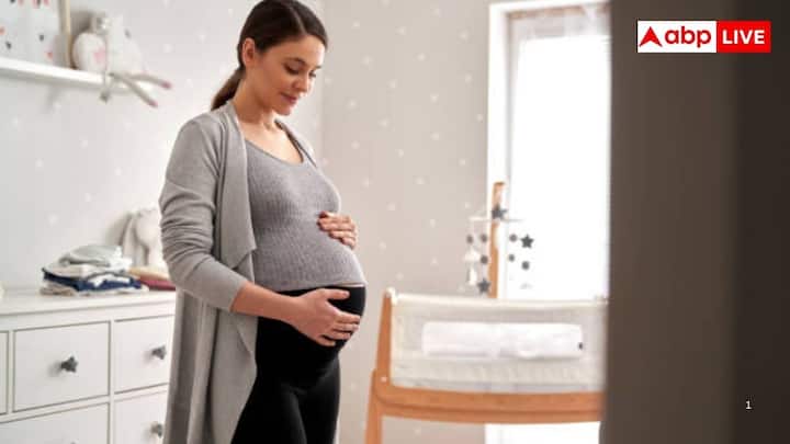 Mexican women give birth to the largest number of children in America. This accounts for approximately 32% of total births. Their long history of migration, geographical proximity and large population contribute to this. If we talk in numbers, approximately 2,87,052 children have been born to Mexican women in the United States.
