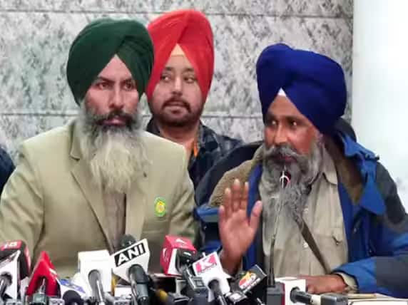 Farmers' Outfit Calls For Protest Outside All DM Offices Across Punjab, Threatens Rail Roko Over Unmet Demands Kmm punjab protest rail roko warning demands december action Farmers' Outfit Calls For Protest Outside All DM Offices Across Punjab, Threatens Rail Roko Over Unmet Demands