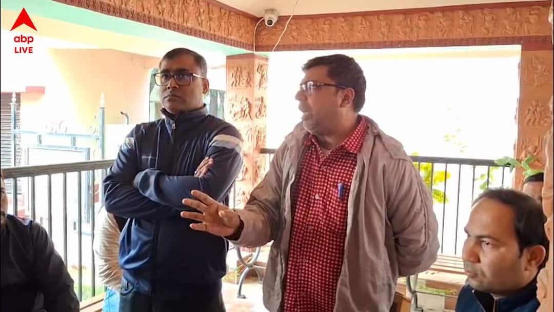 SIR News: 'অসাধু ব্যক্তি ফোন করে ওটিপি নিয়ে ব্যাঙ্ক থেকে টাকা তুলে নিচ্ছে', চাঞ্চল্যকর অভিযোগ BLO-র ! SIR Row agitation of BLOs at Birbhum Siuri and Dubrajpur over Election Commission new rule several allegations raised SIR News: 'অসাধু ব্যক্তি ফোন করে ওটিপি নিয়ে ব্যাঙ্ক থেকে টাকা তুলে নিচ্ছে', চাঞ্চল্যকর অভিযোগ BLO-র !