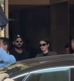 एनिवर्सरी के बाद एयरपोर्ट पर स्पॉट हुए विराट-अनुष्का, फोटोज हुई वायरल