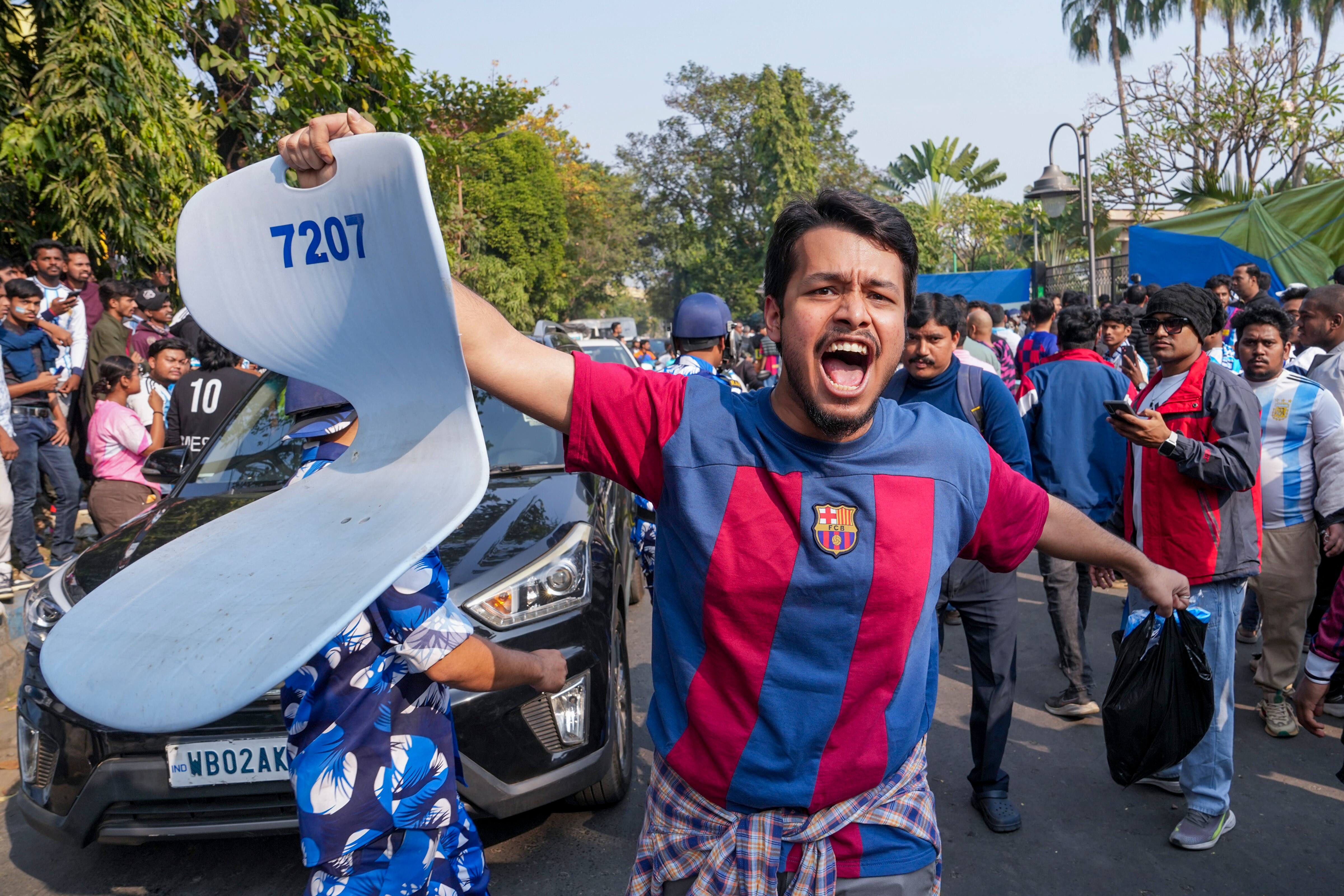 मेस्सी इवेंट का ऑर्गनाइजर अरेस्ट, ममता बनर्जी ने मांगी माफी, जांच के आदेश... कोलकाता स्टेडियम में बवाल की बड़ी बातें