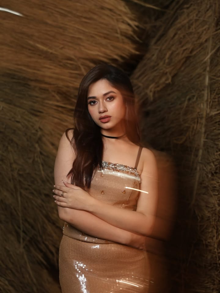 हर एपिसोड में जन्नत एंटरटेनमेंट का तड़का लगाती नजर आती हैं. लेटेस्ट एपिसोड में एक बार फिर उनकी और अभिषेक की नोकझोंक देखने को मिली.