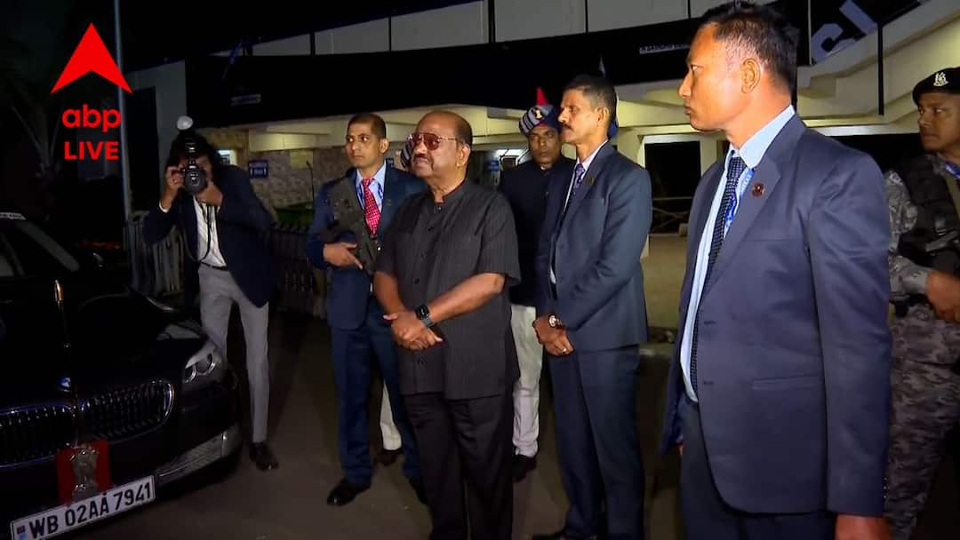 CV Anand Bose: 'রাজ্যপালের থেকে সত্যি লুকিয়ে রাখা যাবে না', পরিস্থিতি খতিয়ে দেখতে মাঠে পৌঁছেও ঢুকতে না পেরে ক্ষুব্ধ আনন্দ বোস CV Anand Bose could not enter Yuva Bharati Krirangan claims truth can not be hidden CV Anand Bose: 'রাজ্যপালের থেকে সত্যি লুকিয়ে রাখা যাবে না', পরিস্থিতি খতিয়ে দেখতে মাঠে পৌঁছেও ঢুকতে না পেরে ক্ষুব্ধ আনন্দ বোস