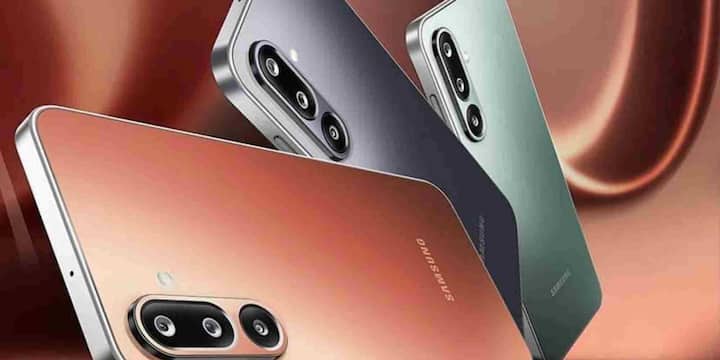 कम बजट में Samsung ब्रांड चाहने वालों के लिए Galaxy M36 5G एक भरोसेमंद विकल्प बनकर सामने आया है. इसमें 13 मेगापिक्सल का सेल्फी कैमरा दिया गया है, जो सोशल मीडिया के लिए अच्छी फोटो खींच लेता है. पीछे की तरफ ट्रिपल कैमरा सेटअप मिलता है. फोन का Super AMOLED डिस्प्ले और 120Hz रिफ्रेश रेट वीडियो देखने और स्क्रॉलिंग को बेहतर बनाते हैं. Exynos 1380 प्रोसेसर और 5000mAh बैटरी इसे रोजमर्रा के इस्तेमाल के लिए संतुलित बनाती है.