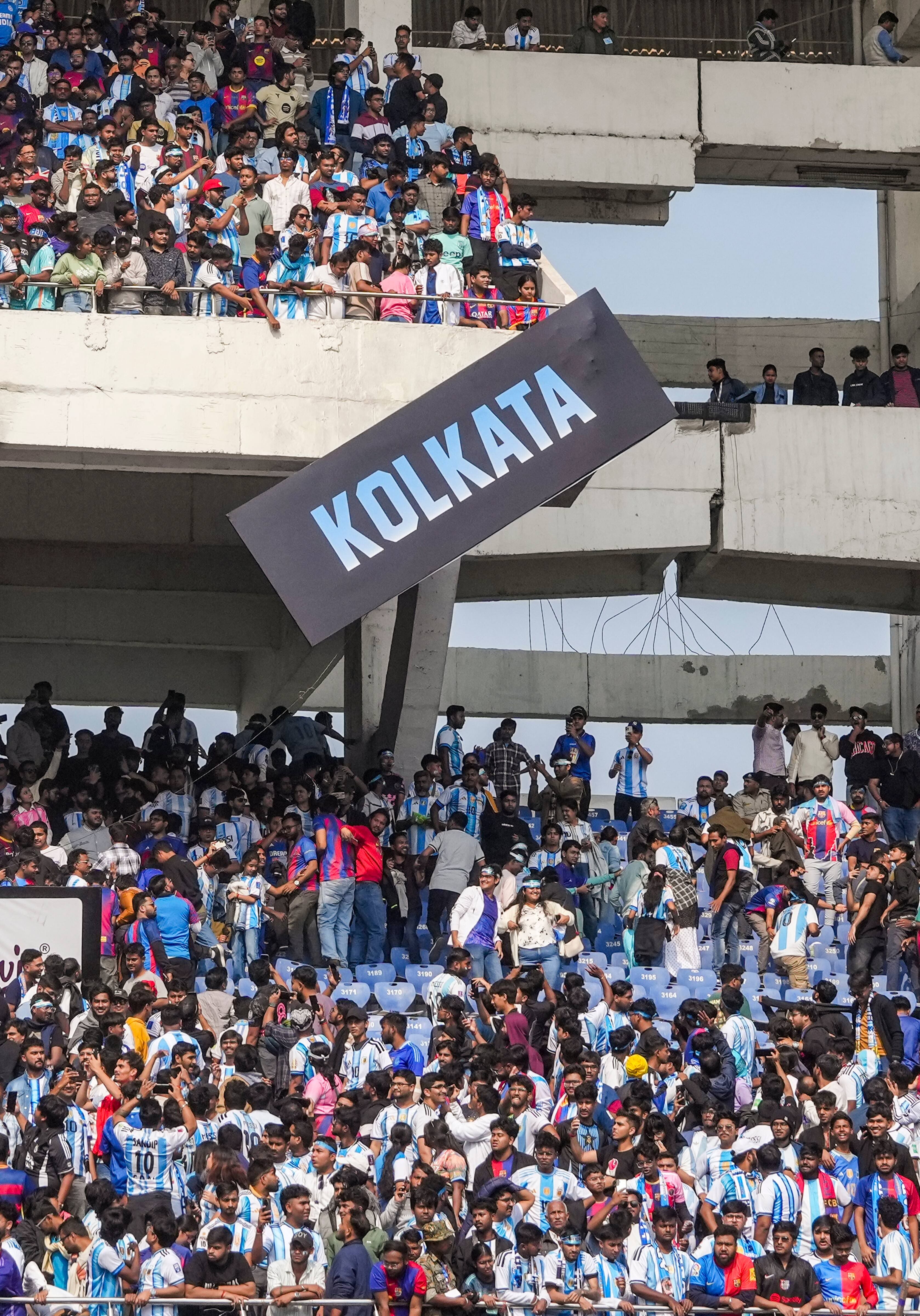 Messy Messi : জিভ কাটো লজ্জায়