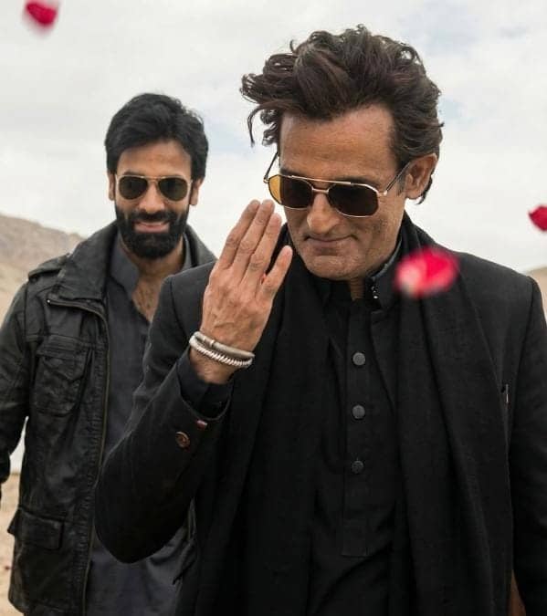 फिल्म में एक सीन देखा गया है जहां रहमान डकैत एक समारोह में पहुंचता है और वहां उनका अरेबिक एंट्री सॉन्ग FA9LA बजता है. इस गाने को सुनने के बाद ही दर्शक इसके दीवाने हो गए हैं और सोशल मीडिया पर इसने अपना कब्जा कर लिया है.